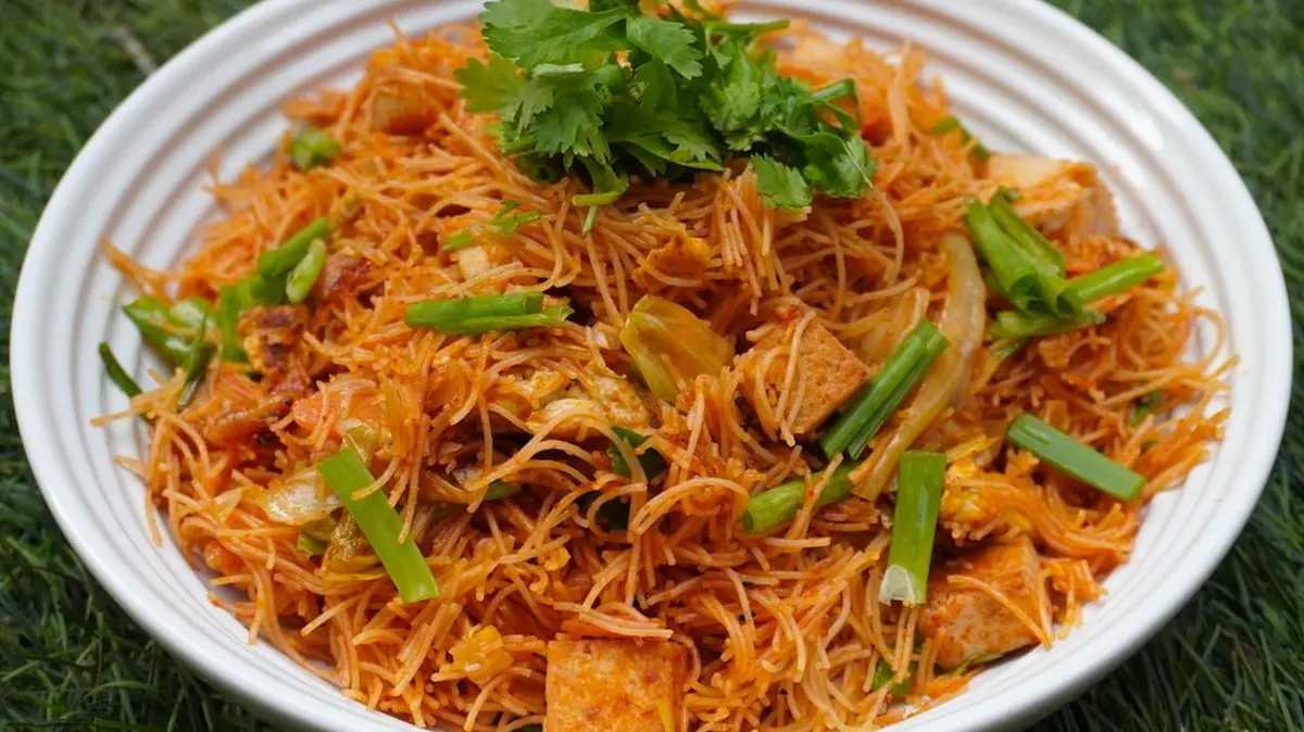 Eksplorasi Tiga Variasi Resep Bihun Goreng Menggugah Selera: Dari Resep Kilat hingga Sentuhan Restoran