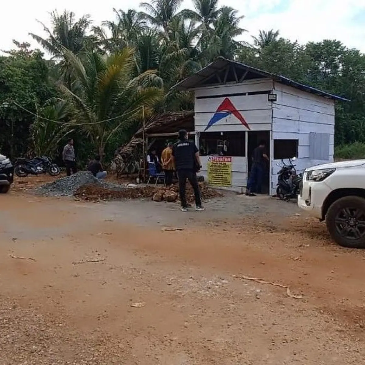 Foto: Polisi meninjau objek sengketa lahan PT BCGI Vs PT ATNL di Kabupaten Banggai. Dokumen Istimewa