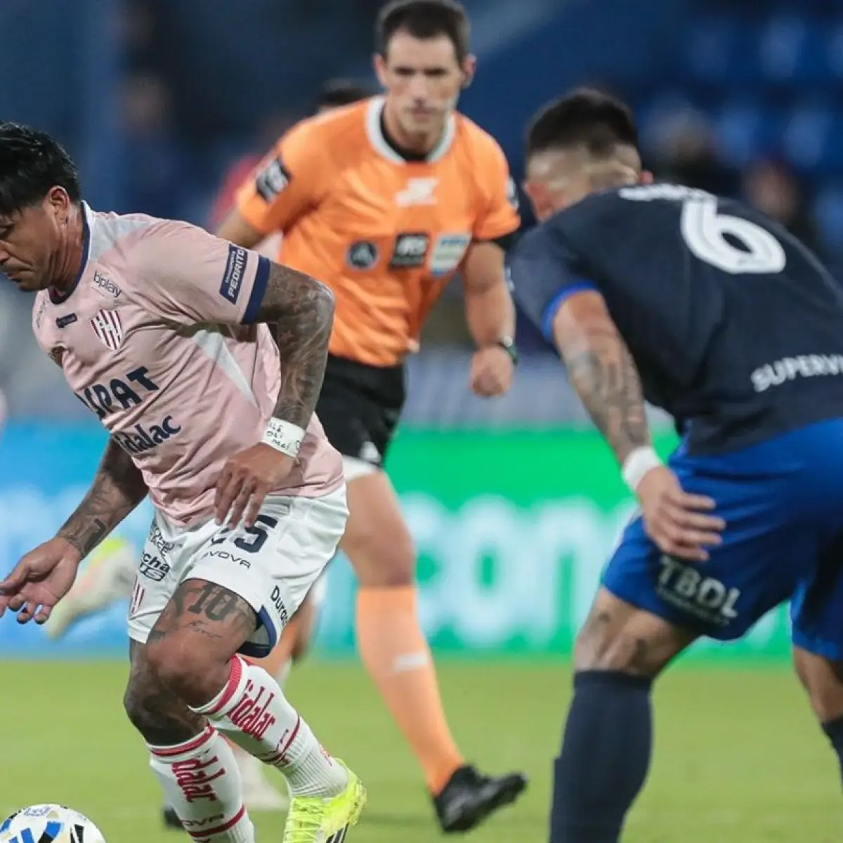 Drama Empat Gol di Jose Amalfitani: Velez Sarsfield Gagal Kudeta Puncak Klasemen