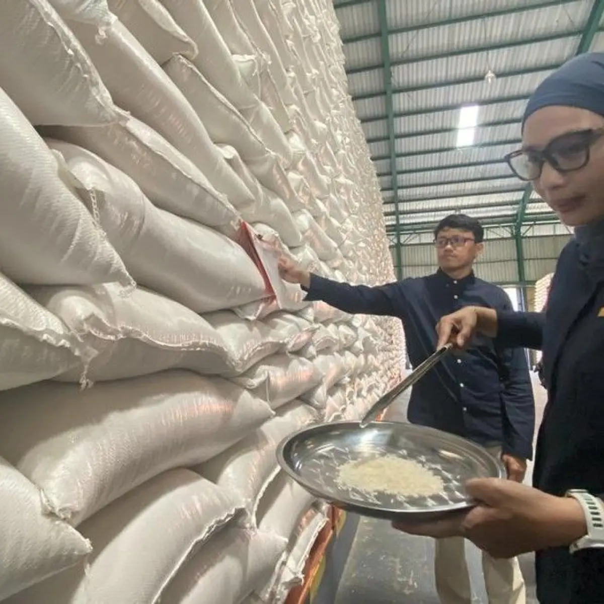 Surplus Beras Capai 150 Ribu Ton, Bulog Parepare Ekspansi ke Gudang Swasta