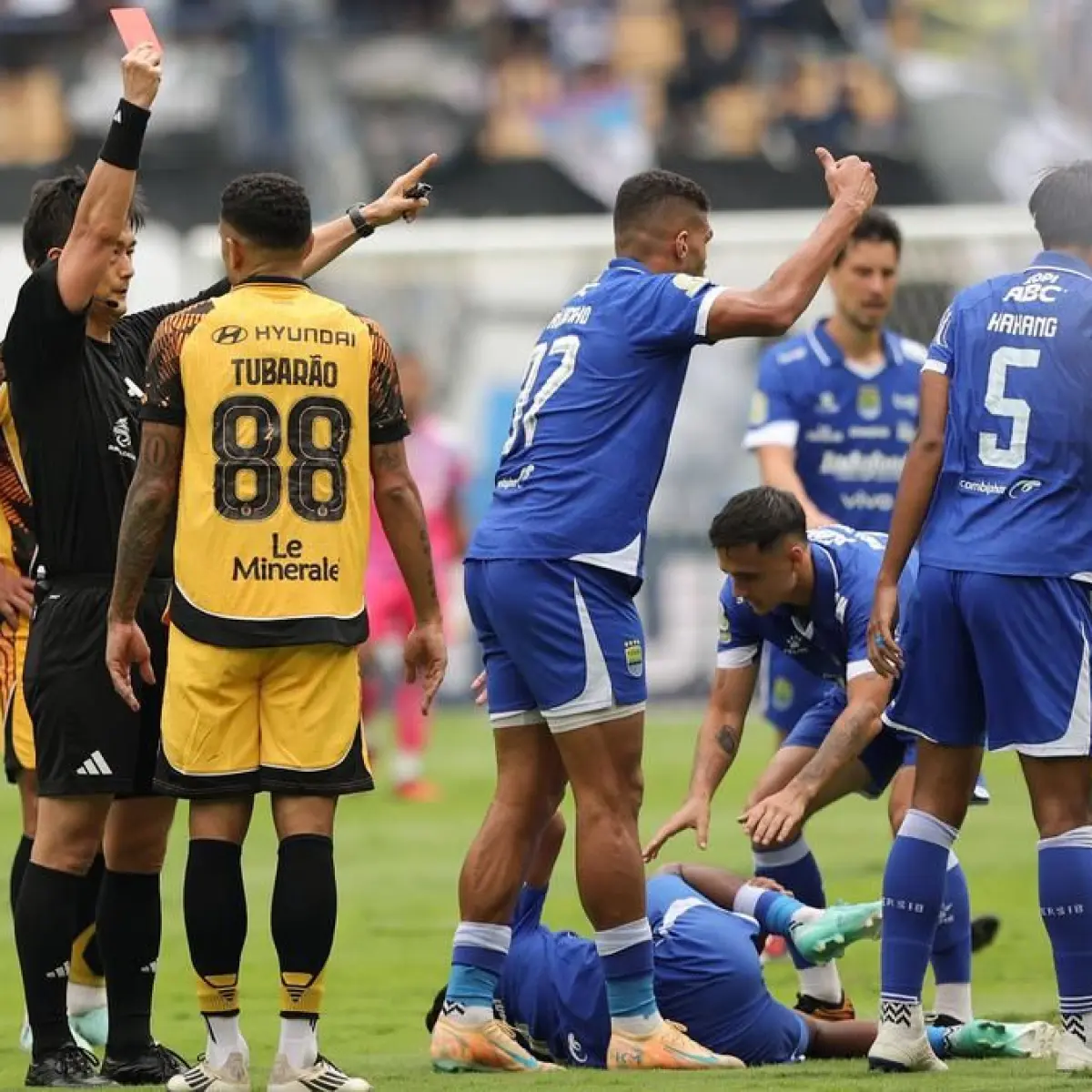 Dilema Persija Jakarta Menuju Laga Kontra Persib: Prioritas Kualitas Lapangan di Tengah Agenda Nasional