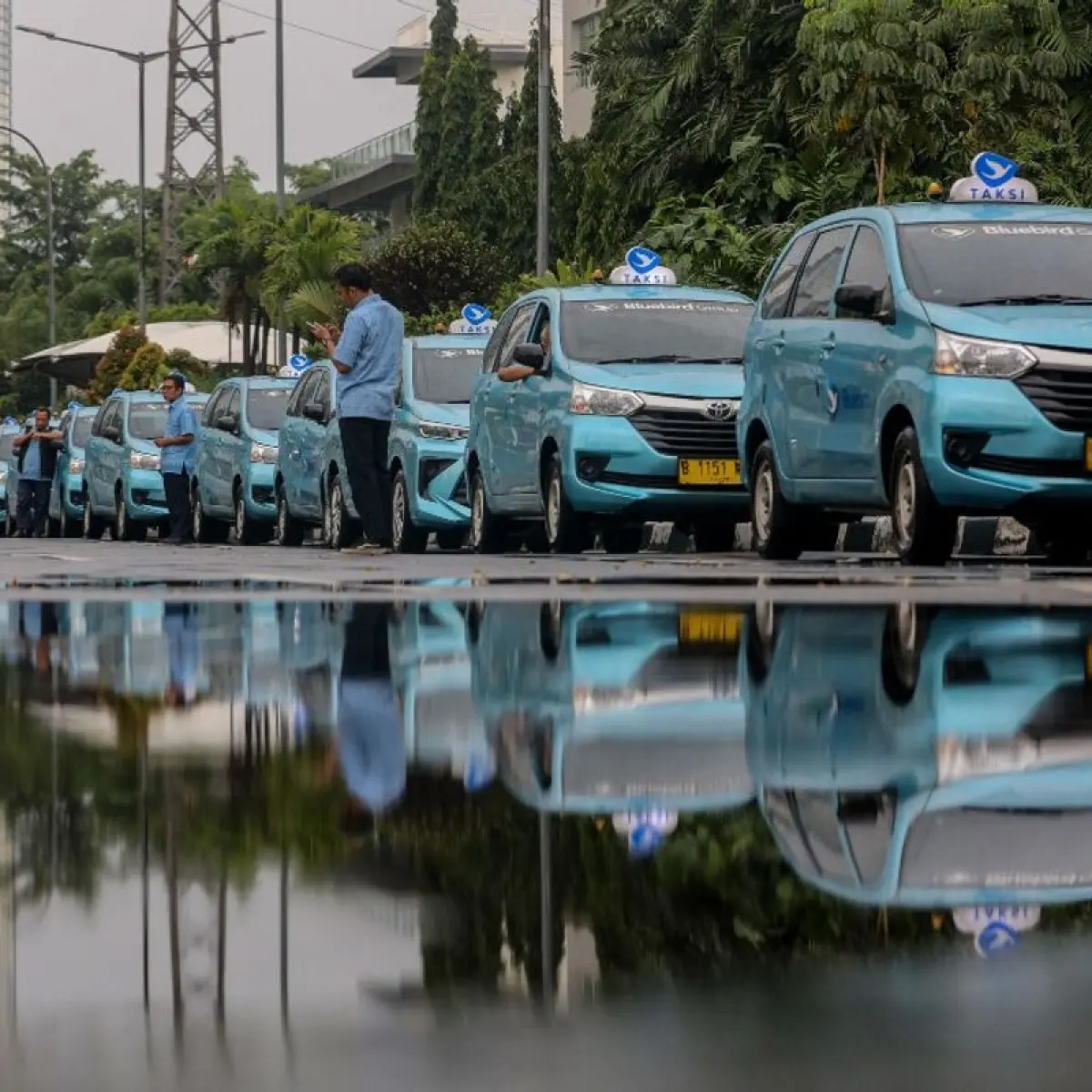 Menghadapi Tantangan Ekonomi: Strategi Blue Bird dalam Mengatasi Pelemahan Rupiah