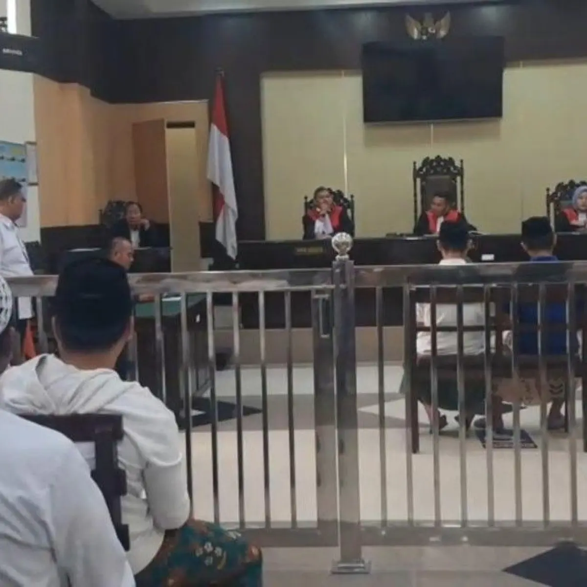 Tuntutan Maksimal 5 Tahun Penjara Bagi Pelaku Pengeroyokan Guru Madrasah di Sampang
