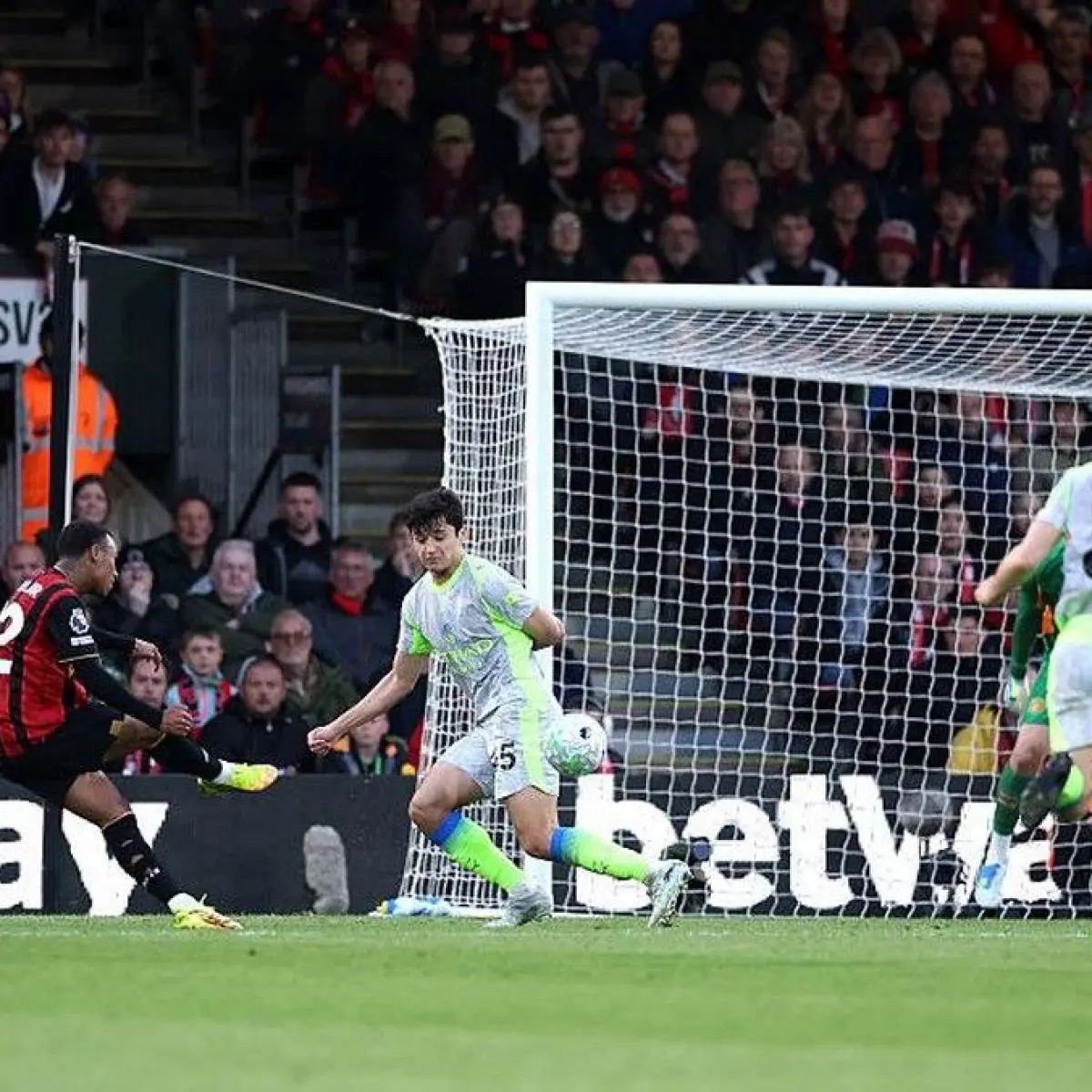 Drama di Vitality Stadium: Hasil Imbang Manchester City Pastikan Arsenal Rengkuh Trofi Liga Inggris