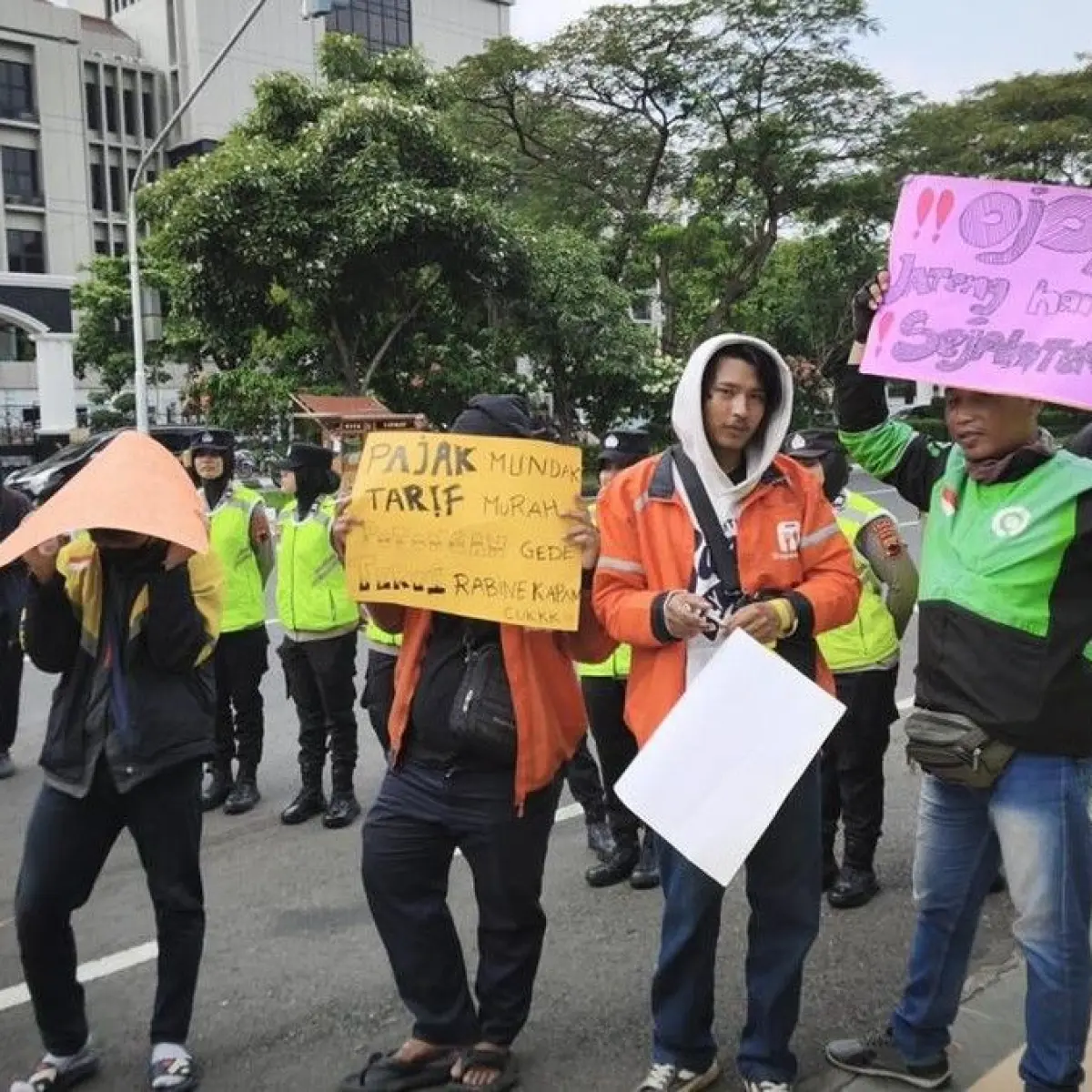 Aksi Damai Pengemudi Ojol di Semarang: Desak Pengesahan Regulasi Transportasi Digital