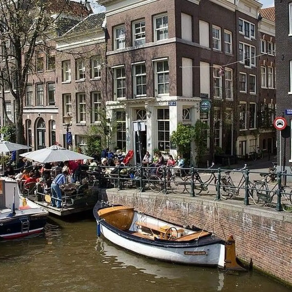 Kota Amsterdam (Jorge Royan/wikimedia commons)