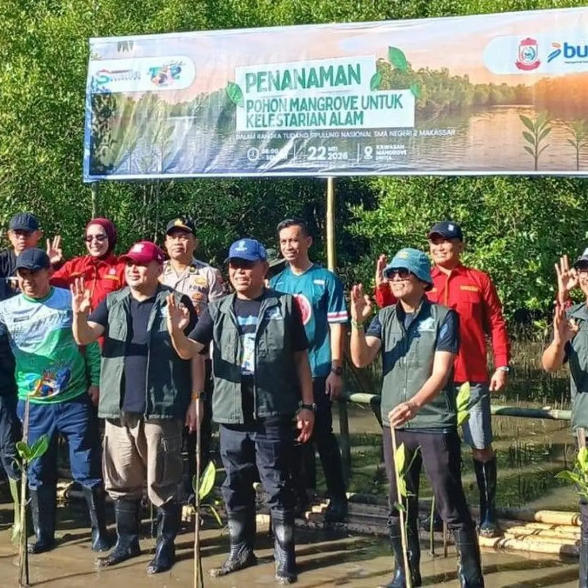 Bukan Sekadar Reuni, IKA Smada Makassar dan Bulog Kolaborasi Jaga Pesisir Untia dari Abrasi