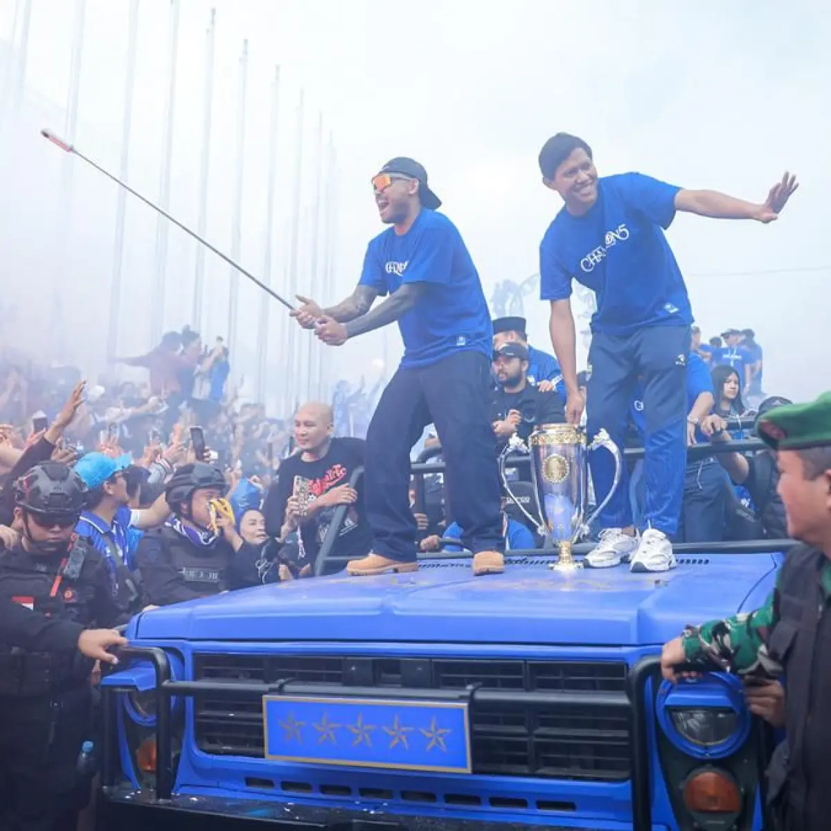 Dampak Persib Bandung Cetak Hattrick Juara, Pusat Kota Bandung Padat Merayap Akibat Pawai Kemenangan