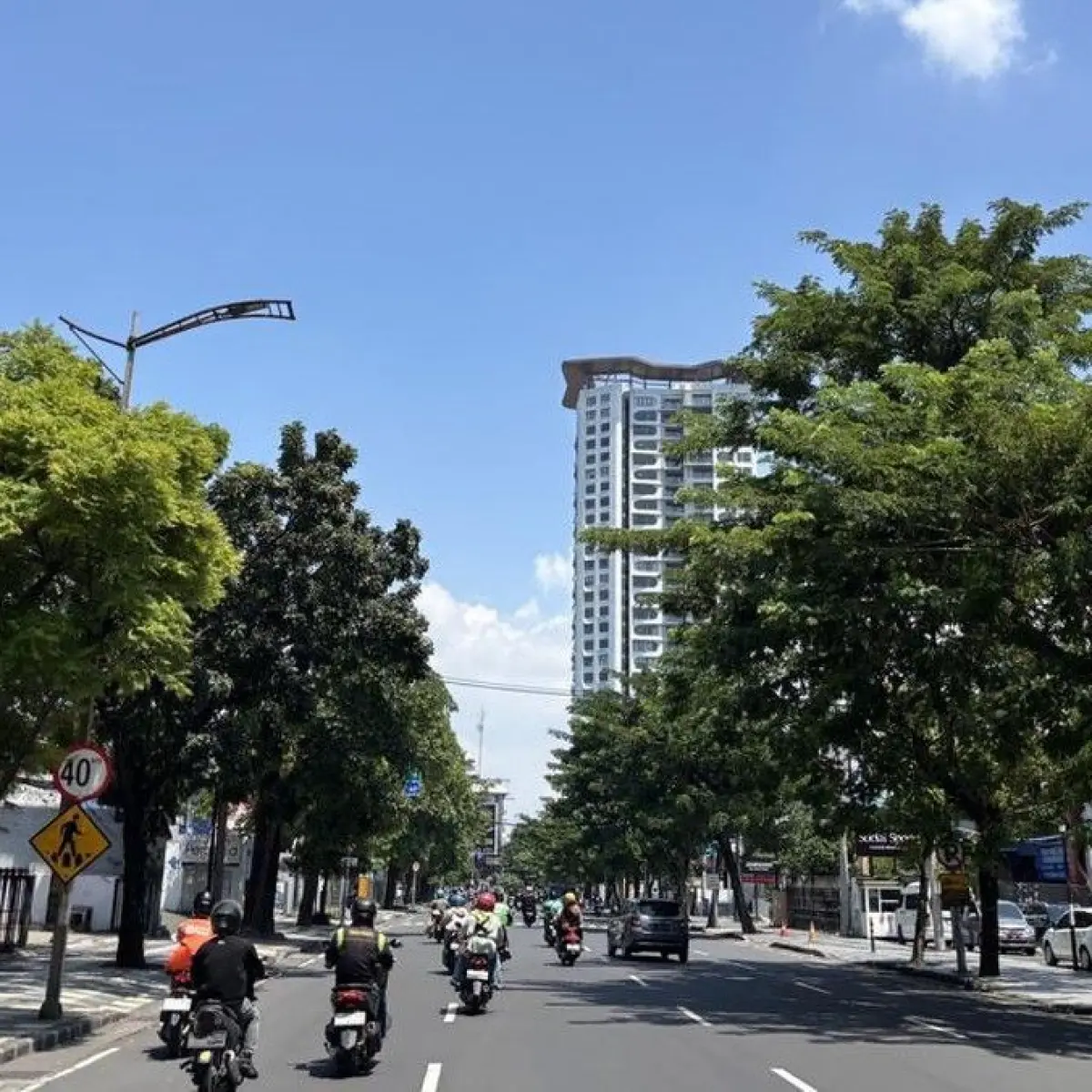 Kombinasi Udara Kabur dan Kelembapan Tinggi Bayangi Surabaya, Ini Rincian Cuaca 26 Mei 2026