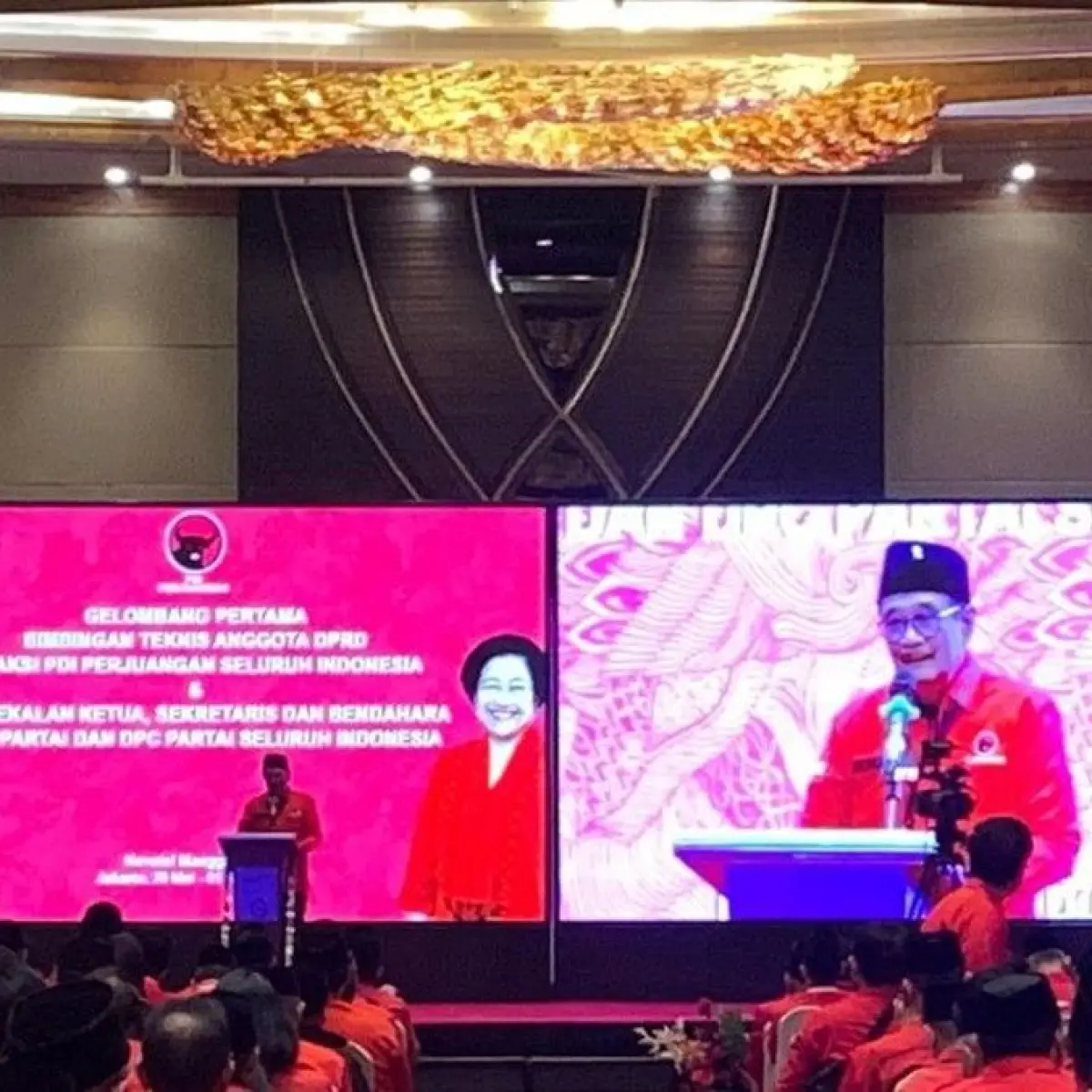 Strategi Penguatan Ideologi: PDIP Instruksikan Kader Wajib Nyanyikan Lagu Bung Karno Bapak Marhaenisme