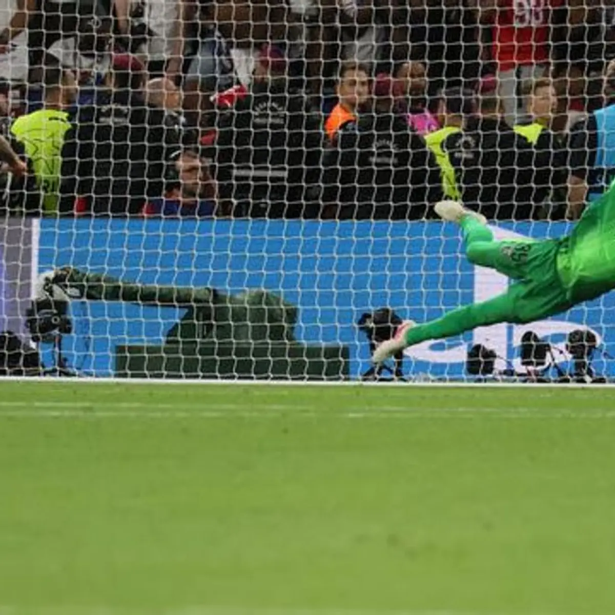 Arsenal Gagal Juara Liga Champions, Kegagalan Penalti Gabriel Samai Momen Ikonik John Terry