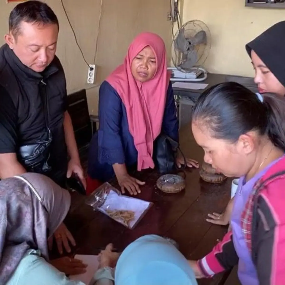 Dampak Pembagian Telur Gratis di Blitar: Belasan Warga Jadi Korban Copet, Polisi Amankan Terduga Pelaku