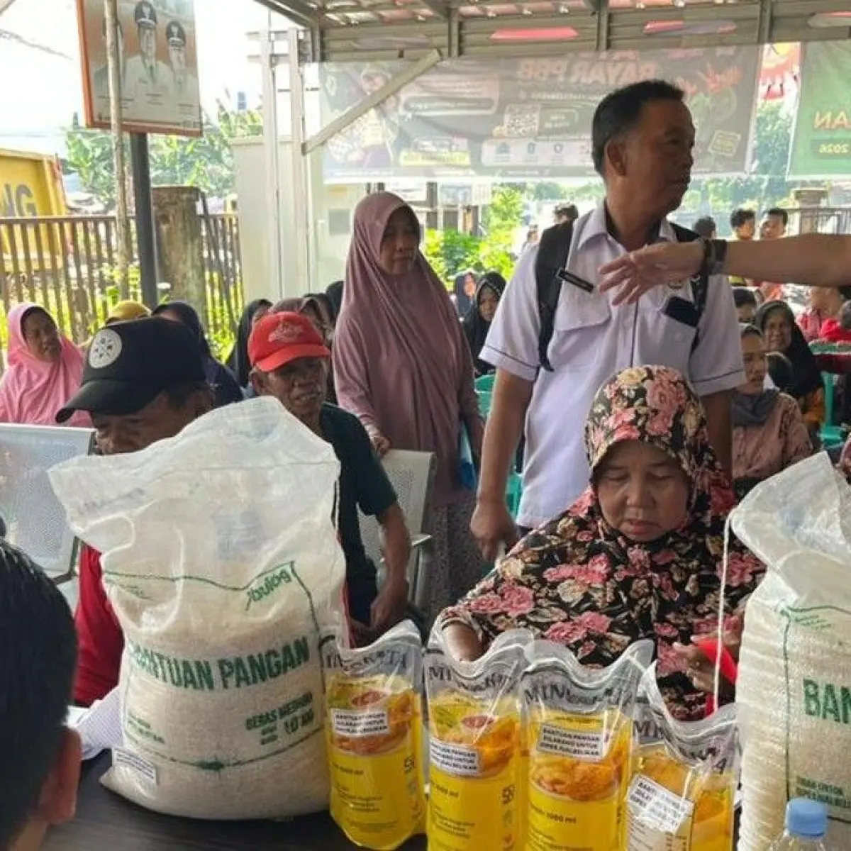 Foto: Bulog Sumsel Babel mempercepat penyaluran bantuan pangan beras (Dok. Istimewa)