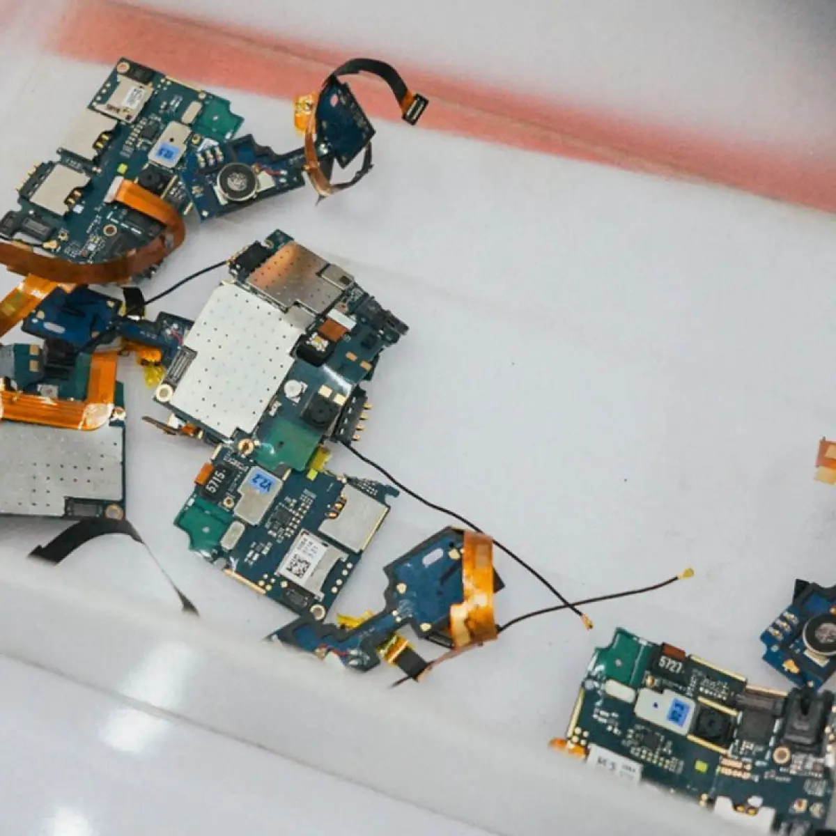Pasokan Resin Sintetis Timur Tengah Goyah, Industri Elektronik Dunia Hadapi Tantangan Rantai Pasok