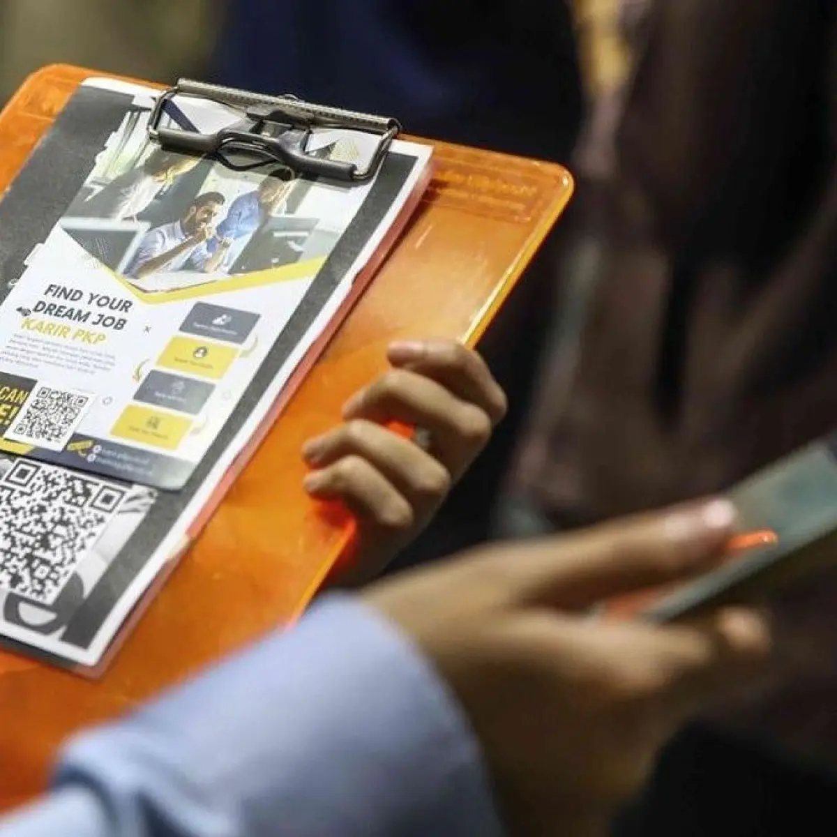 Sejumlah pencari kerja memadati area Job Fair di Gelanggang Remaja Jakarta Utara, Selasa (19/5/2026). Foto: Pradita Utama / detikfoto