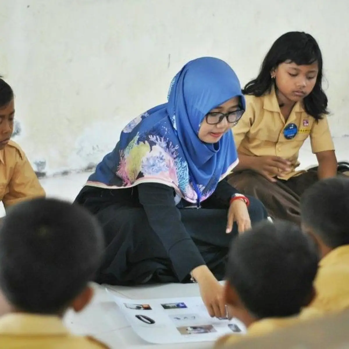 Ilustrasi Guru Sekolah Rakyat. (Foto: Husniati Salma/Unsplas)